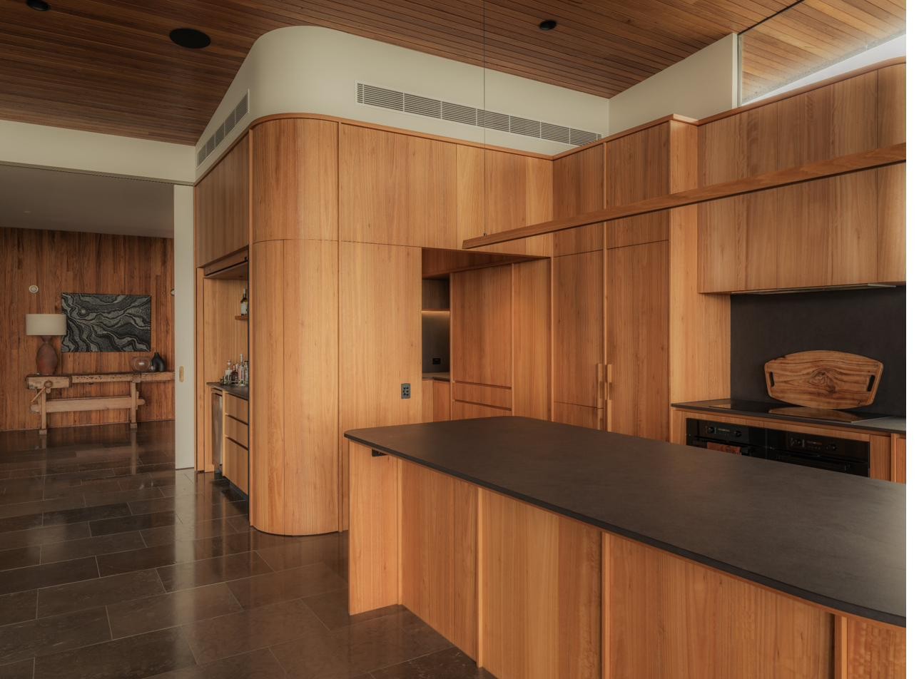 Curved timber kitchen joinery detail, Newrybar Residence